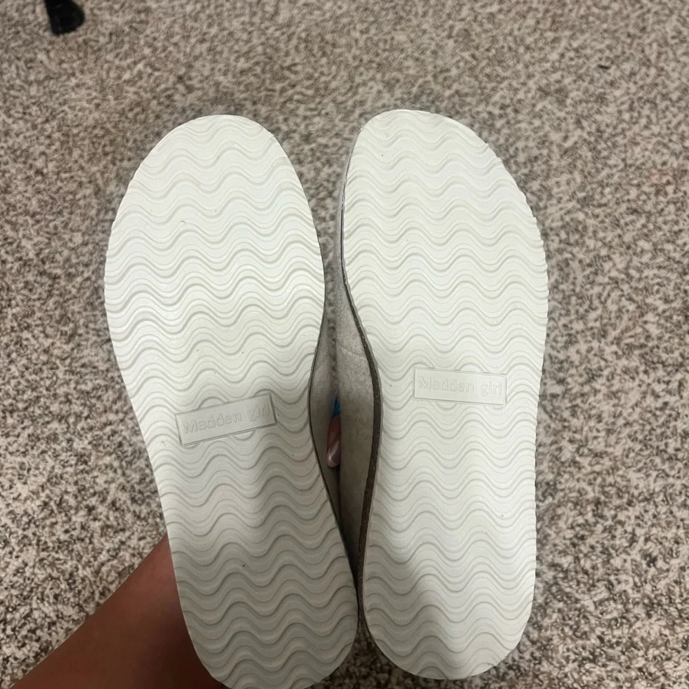 Women's Cream Lace-Up Fashion Sneakers